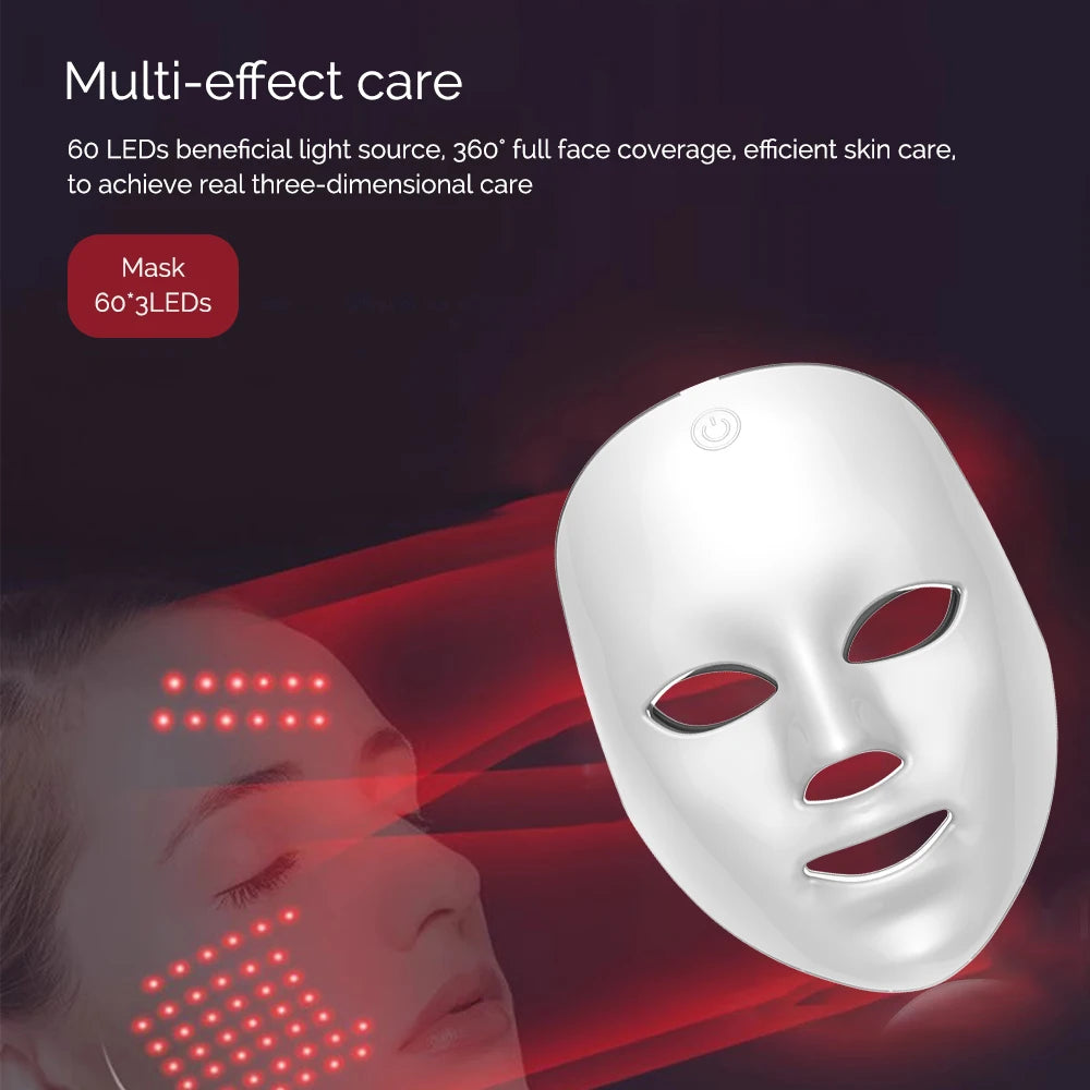Una mascarilla facial blanca emite haces de luz roja sobre el rostro de una persona, resaltando puntos LED para el cuidado de