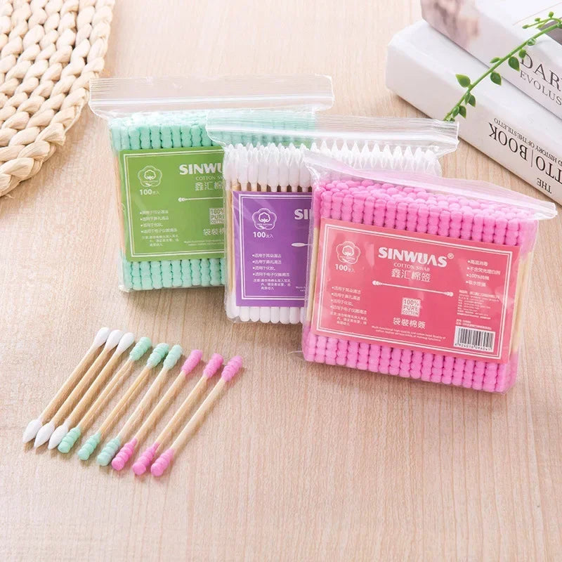 Paquet de cotons-tiges en bambou rose et cotons-tiges en silicone vert pour un nettoyage doux