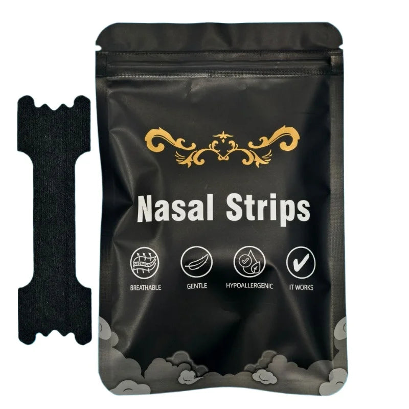 Sachet noir de compresses nasales avec des icônes indiquant une utilisation respirante, douce, hypoallergénique et efficace.