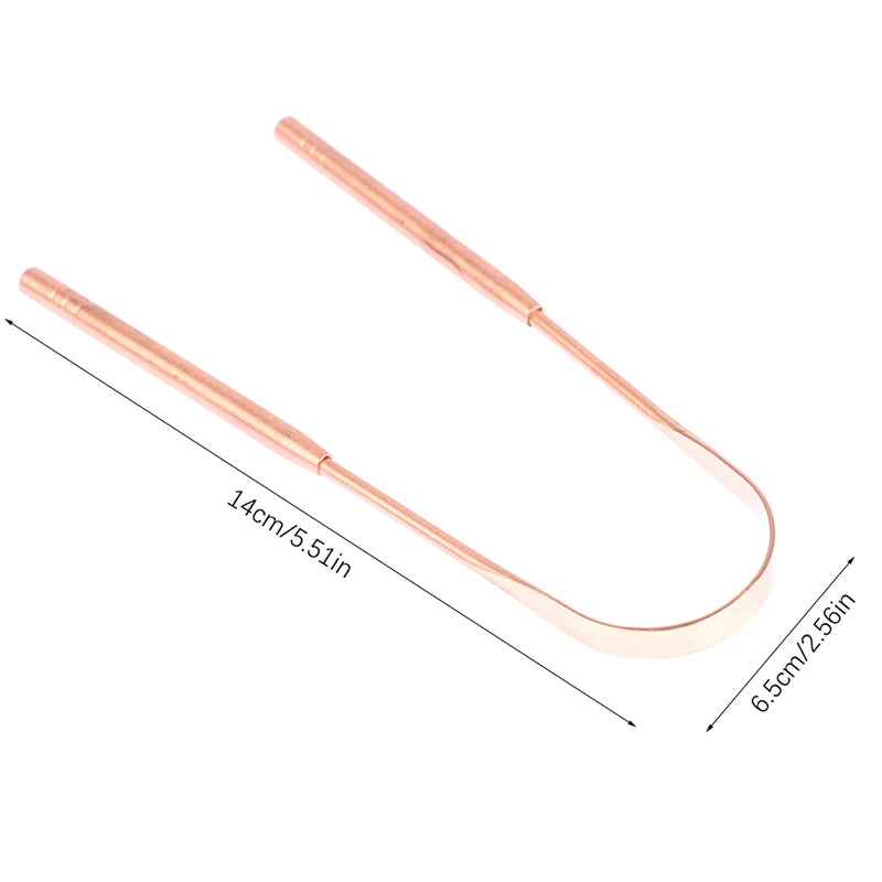 Racloir en cuivre à long manche et extrémité courbée pour l'hygiène buccale.