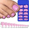 Un set de uñas postizas rosadas prensables en varias formas y tamaños, mostrados en una mano y en un envase azul.