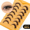 Une boîte d'extensions de cils naturelles et vaporeuses dans un plateau en plastique jaune avec un gros plan sur les cils.