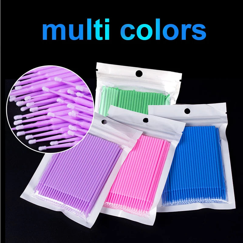 Collection de pinceaux de nettoyage et d'extension de cils de précision multicolores aux tons de violet, vert, rose et