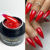 Gros plan sur le produit Jillnails Builder Nail Gel et une main montrant les extensions de ongles finies.