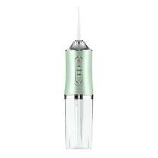 Un curette dentaire rechargeable USB argent et vert menthe avec une pointe en plastique transparent.