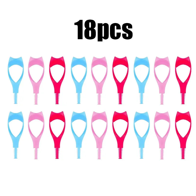 Un ensemble de 18 applicateurs de mascara boucliers de différentes couleurs et formes.