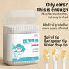 Un flacon blanc de cotons-tiges pour écouteurs médicaux et gouttes d'eau pour nettoyer les oreilles.