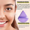 Gros plan d'une femme appliquant du maquillage avec une éponge au design triangulaire et semi-circulaire violet