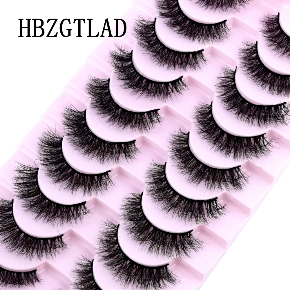 Un plateau d'extensions de faux cils de renard noirs pour application.