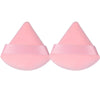 Un par de esponjas triangulares rosas para aplicación de maquillaje.