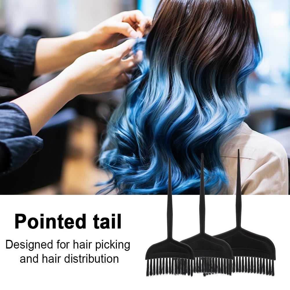 Un ensemble de brosses pointues pour prélever et distribuer la teinture capillaire professionnelle.