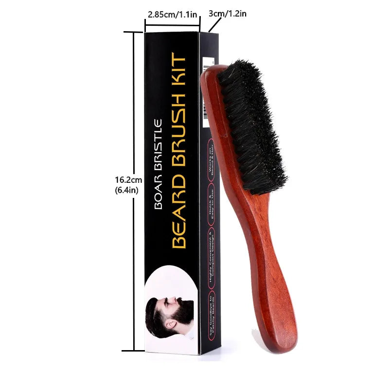 Une brosse à barbe avec poils de sanglier et manche en bois dans une boîte noire.