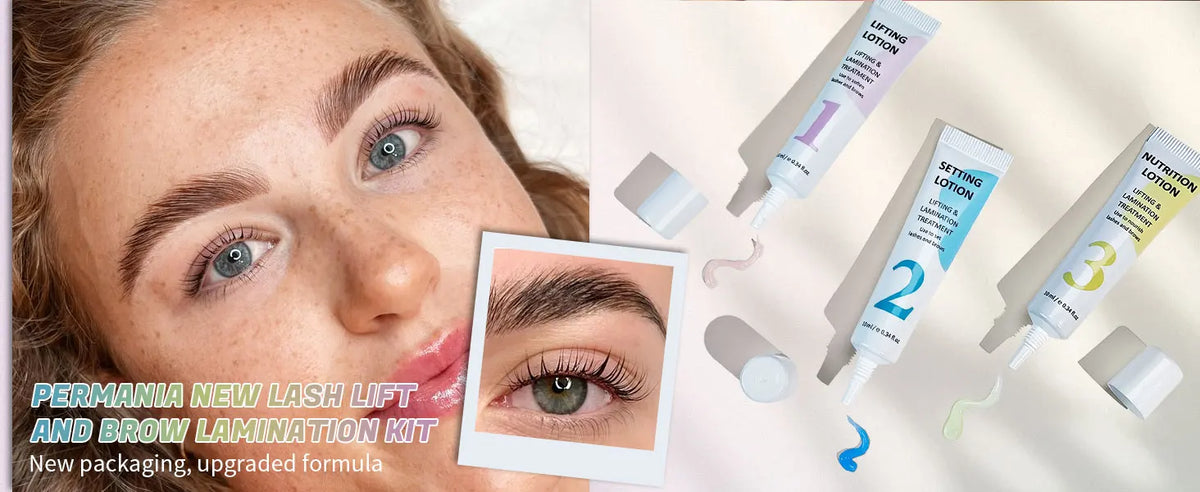 Gros plan sur le visage d'une femme montrant divers flacons et applicateurs pour un kit de lamination de cils et de sourcils 