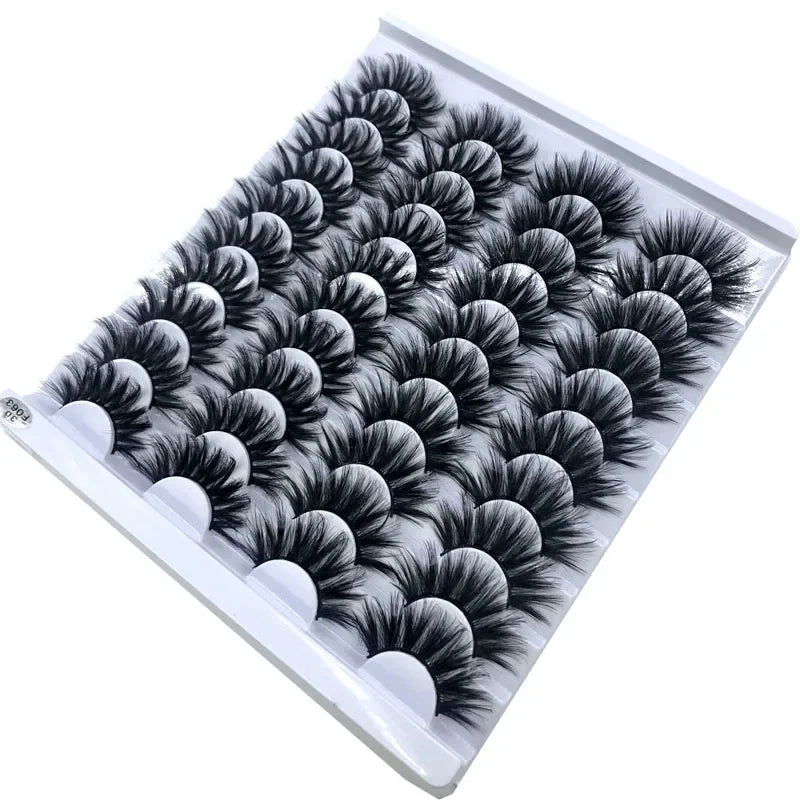 Un plateau de faux cils de renard mink en bande noire, à vendre.