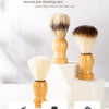 Un set de tres cepillos de barba de madera para afeitar, espumar y masajear la piel.