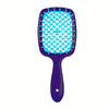 Peine desenredante de dientes anchos morado con dientes azules brillantes.