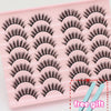 Pinke Plastikschale mit mehreren schwarzen Mink-Falscheyelashs und Pinzetten.