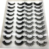 Un plateau de faux cils de renard en 3D de différents styles et longueurs.