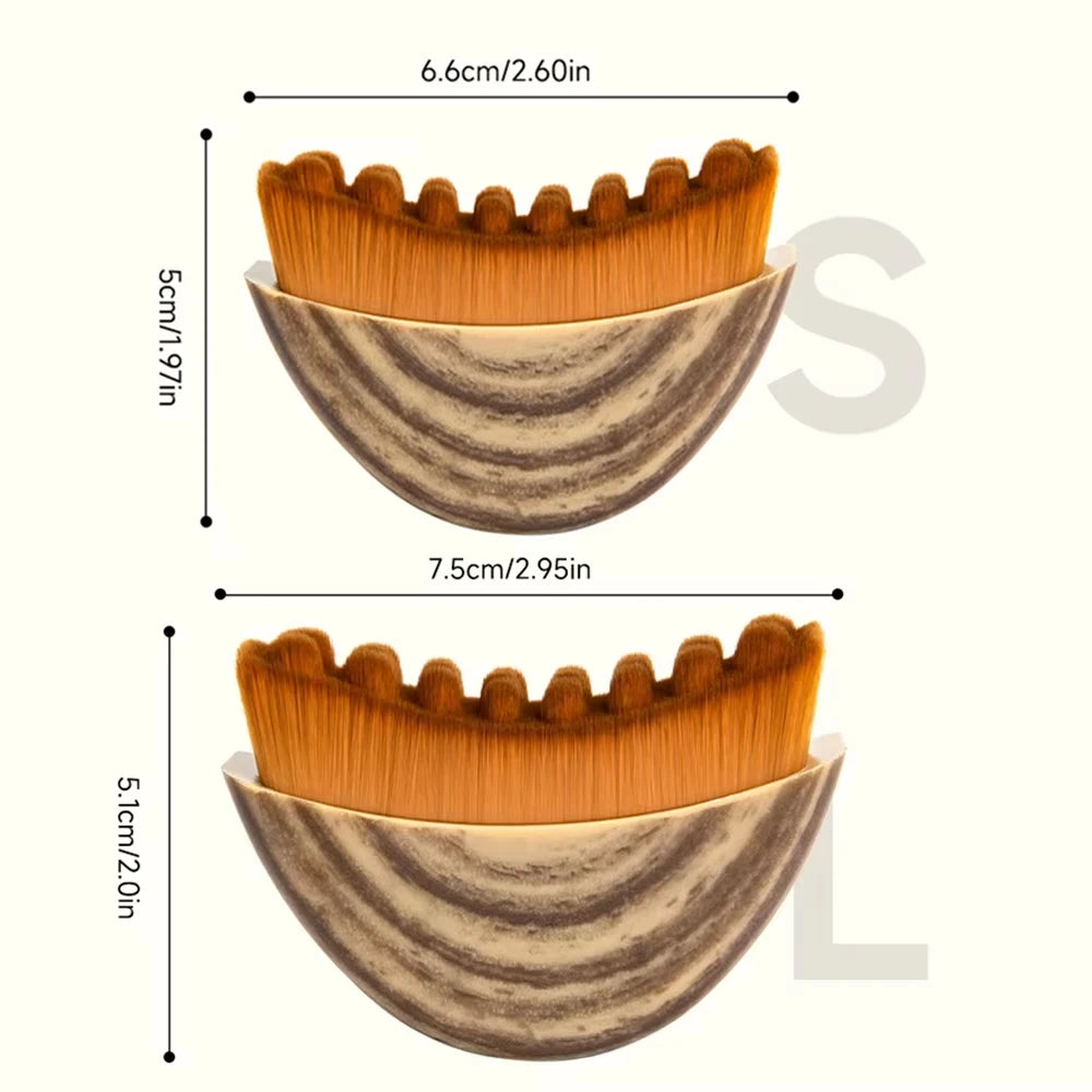 Une paire de brosses faciales en bois pour le drainage lymphatique, différentes tailles et formes.