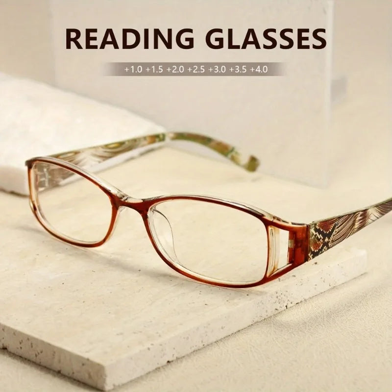 Une paire de lunettes à tortoiseshell posée sur une surface blanche avec diverses options de lentilles listées à proximité.