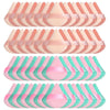 Un ensemble de puffs triangulaires roses et bleu sarcelle disposés en rangées.