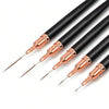 Un set de pinceaux pour liner de nail art professionnels noirs et rose gold, montrés en diagonale.