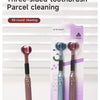 Un paquet de trois brosses à dents pour un nettoyage complet, avec des manches violette et rose.