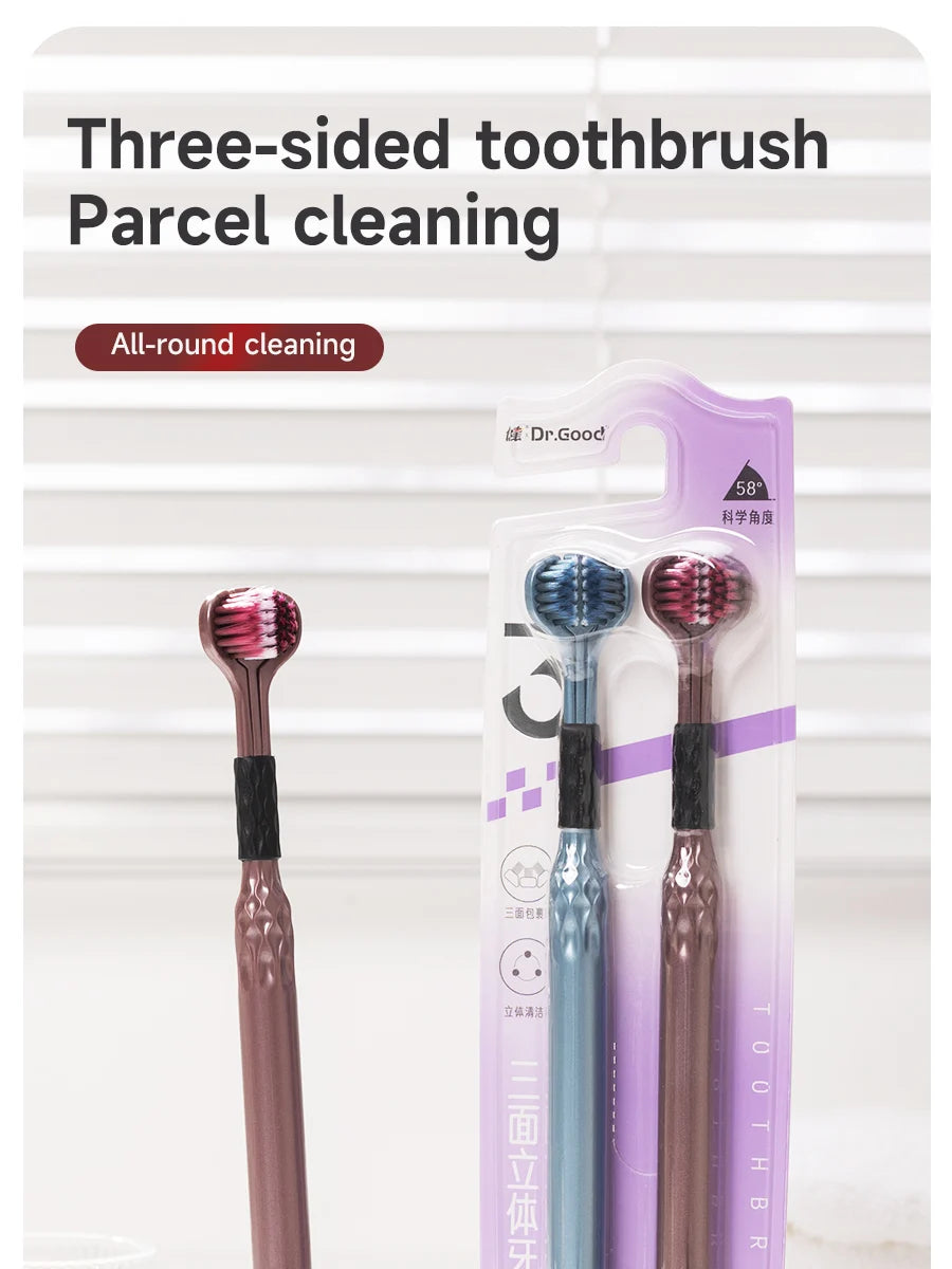 Un paquet de trois brosses à dents pour un nettoyage complet, avec des manches violette et rose.