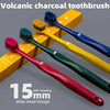 Colección de cepillos de dientes de carbón volcánico en varios colores, incluyendo amarillo, verde y rojo, mostrados sobre un