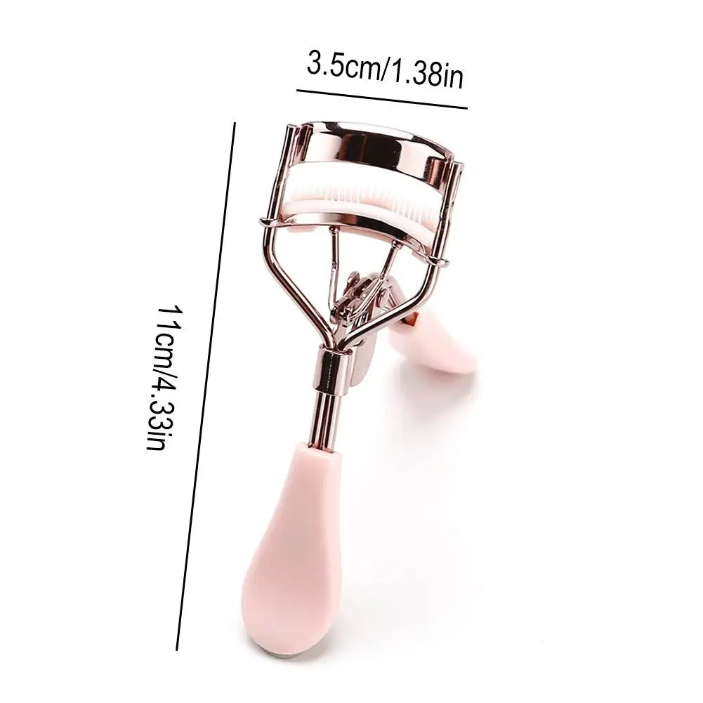 Un recourbe-cils professionnel rose avec une peigne en métal, montré sur fond blanc.