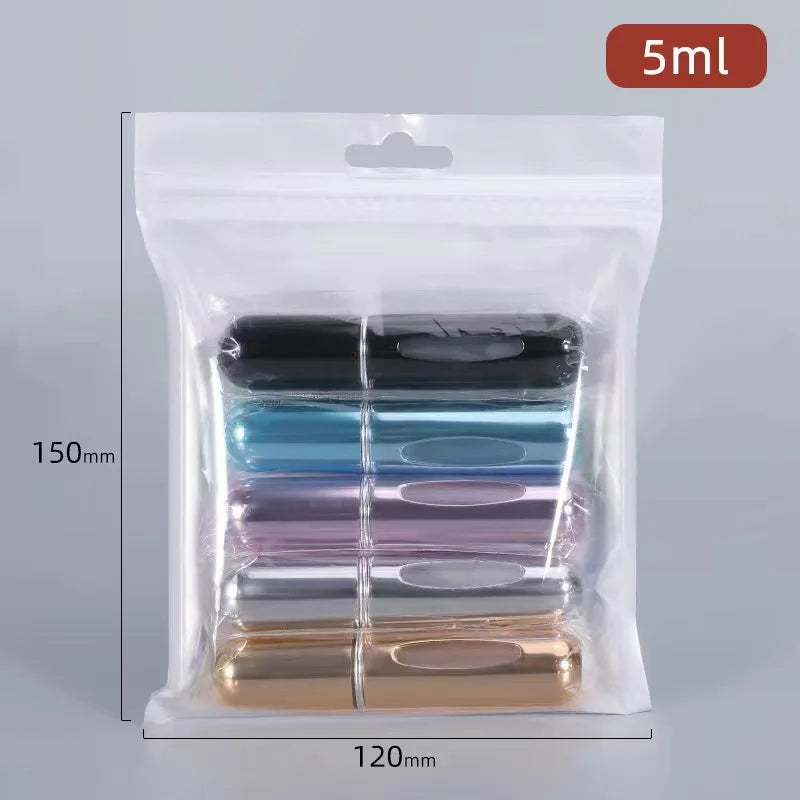 Sachet en plastique transparent contenant six flacons de parfum rechargeables avec pompes vaporisatrices portables de différe