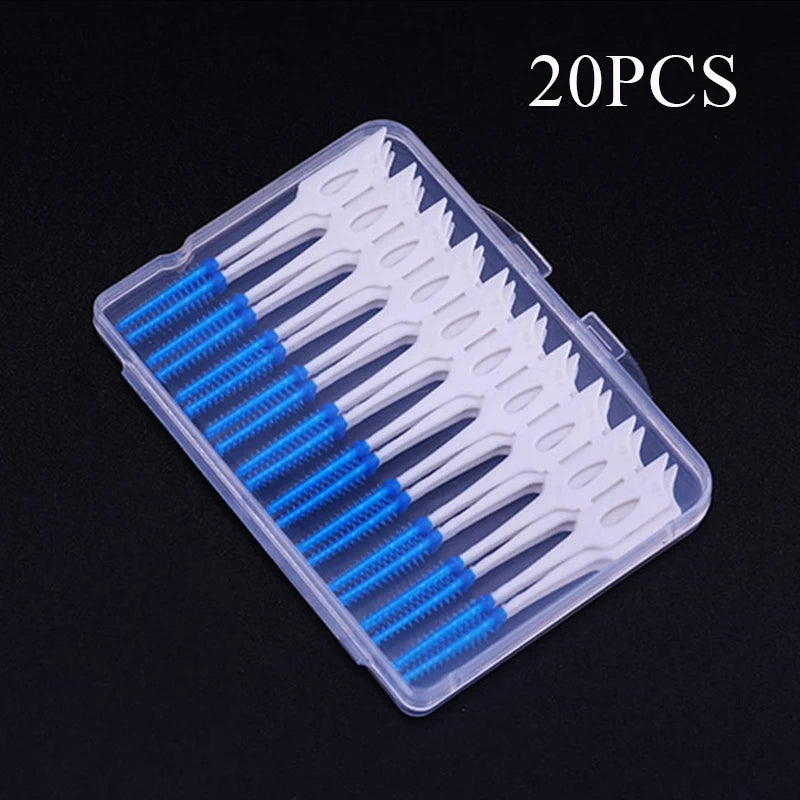 Un estuche de plástico transparente que contiene 20 limpiadores de hilo dental de silicona para la higiene oral.