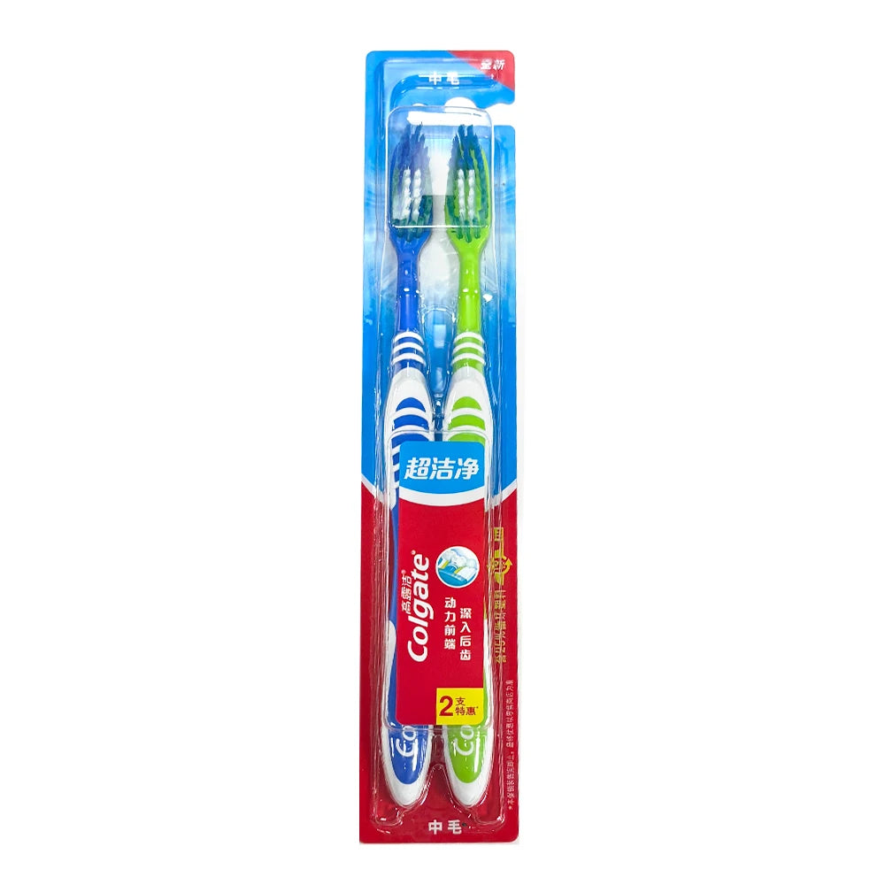 Un set de trois brosses à dents à poils souples Colgate dans des emballages bleu, blanc et vert.