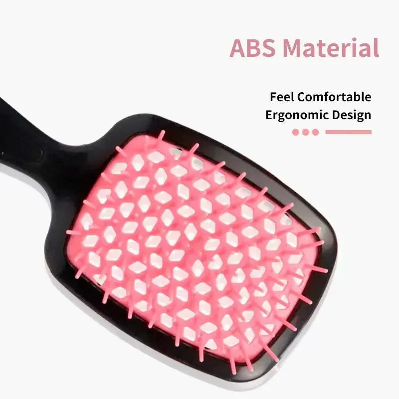 Peine desenredante rosa de dientes anchos hecho de material ABS con diseño ergonómico.