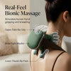 Handförmiger Massager drückt auf Nacken und Schulter für echtes bionisches Massagegefühl.