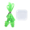 Une paire de bouchons d'oreille en silicone verts vifs avec un cordon tressé et une boîte de rangement transparente.