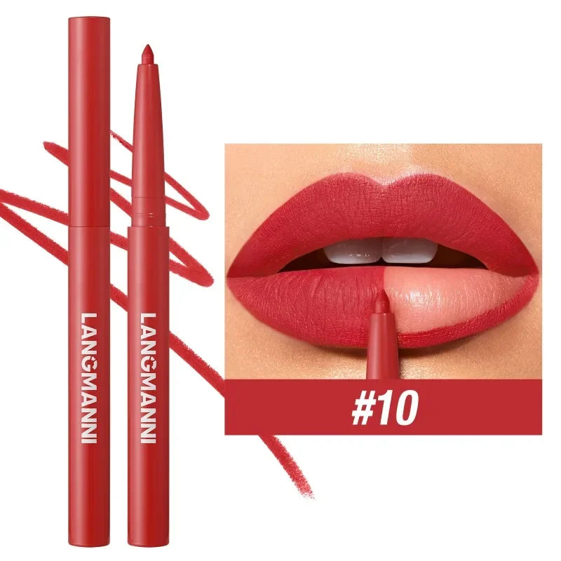 Un tubo de delineador de labios rojo y una muestra de labial rojo en los labios.