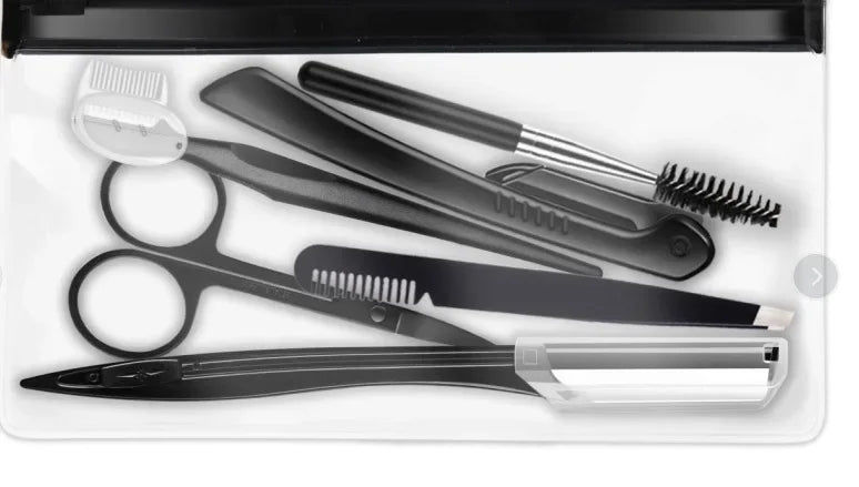 Un ensemble d'outils professionnels pour tailler et entretenir les sourcils, incluant pinces, ciseaux et peignes.