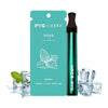 Grüne Box und schwarze Flasche von PYG Frucht-Kraut-Inhalationsstäbchen mit Eiswürfeln.