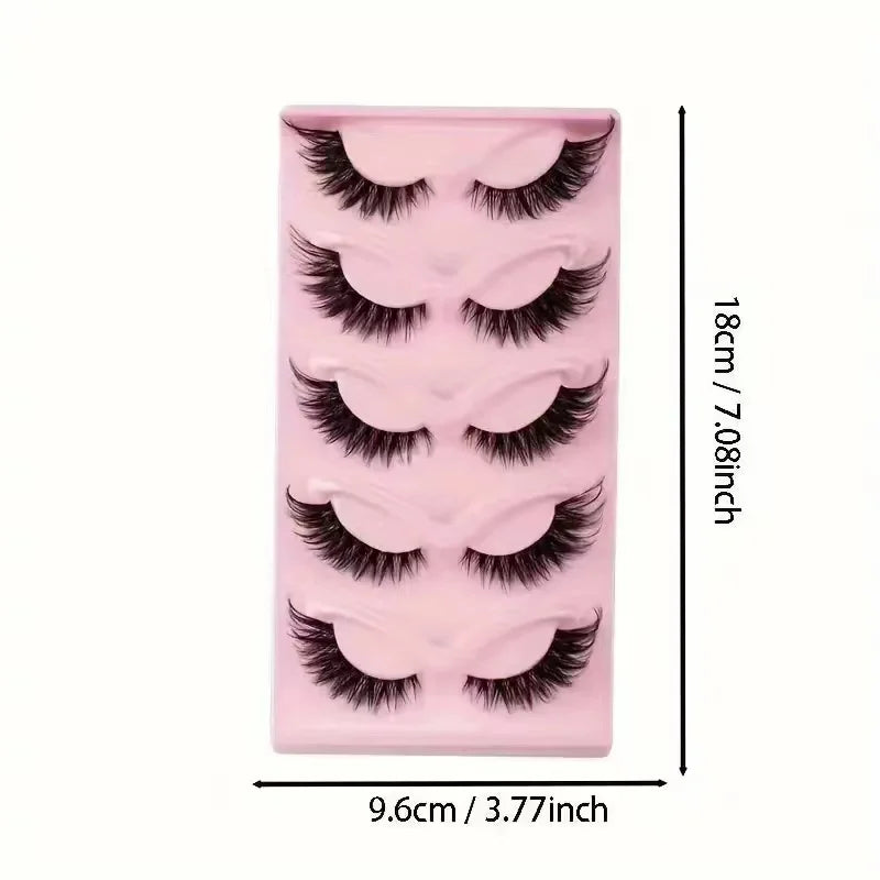 Un plateau en plastique rose contenant cinq paires de faux cils dramatiques.