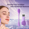 Una mujer usando un exfoliador facial de silicona con herramientas para remover puntos negros para limpiar la cara.
