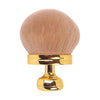 Grande brosse de maquillage ronde, couleur naturelle, avec une ferule et une base en métal doré.