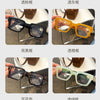 Collection de lunettes de lecture carrées rétro dans des couleurs rose, noir, jaune, vert et transparentes.