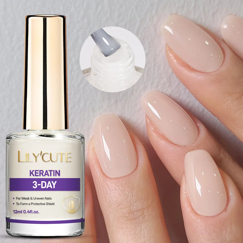 Bouteille de vernis renforçateur en kératine Lily'Cute pour ongles, avec application sur une ongle.