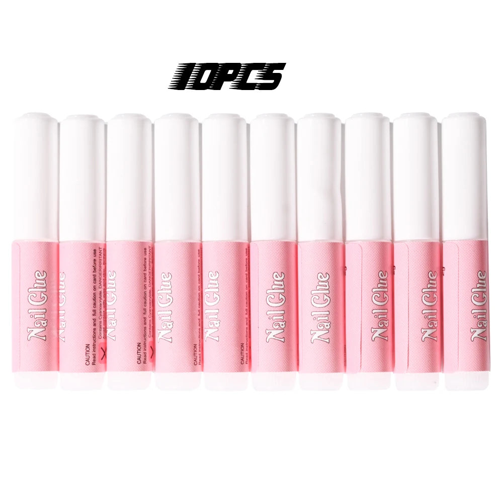 Une rangée de tubes de colle à ongles roses avec des bouchons blancs et du texte noir sont présentés sur un fond blanc.