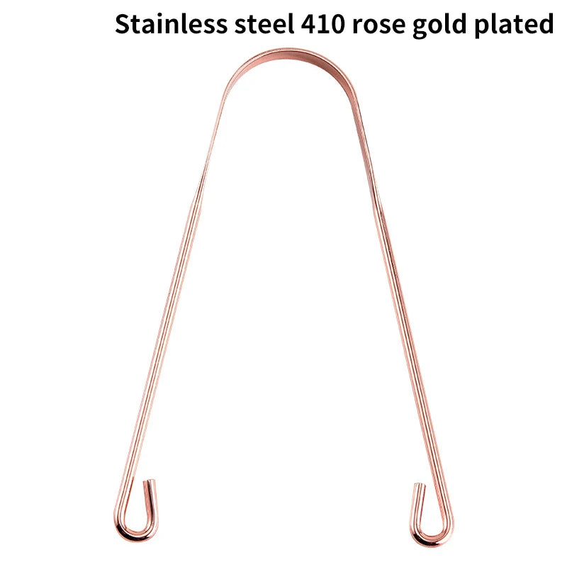 Raspador de lengua de acero inoxidable chapado en oro rosa con mango curvo.