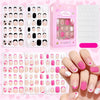 Colección de 120 uñas postizas prensables en tonos rosa y nude, mostradas en empaque y en dedos.