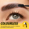 Gros plan d'un œil montrant des sourcils naturellement fourrés et un outil jaune pour une formule de mise en forme de sourcil