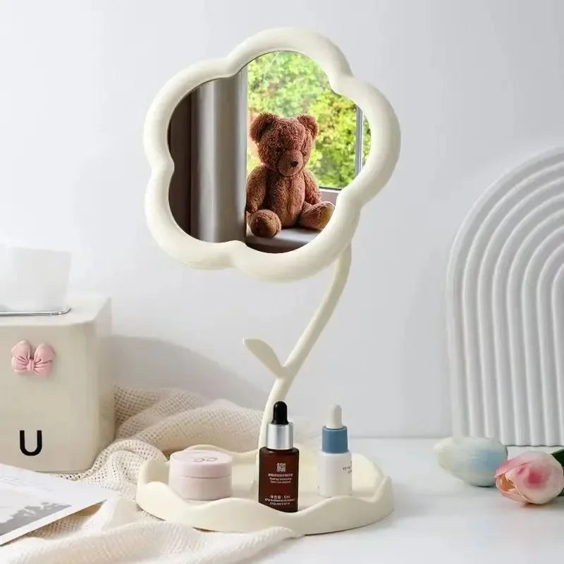 Miroir de bureau esthétique blanc à cadre arrondi, reflétant un ours en peluche et posé sur une surface claire.