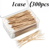 Une boîte en plastique transparent contenant 300 cotons-tiges réutilisables à manche en bois.
